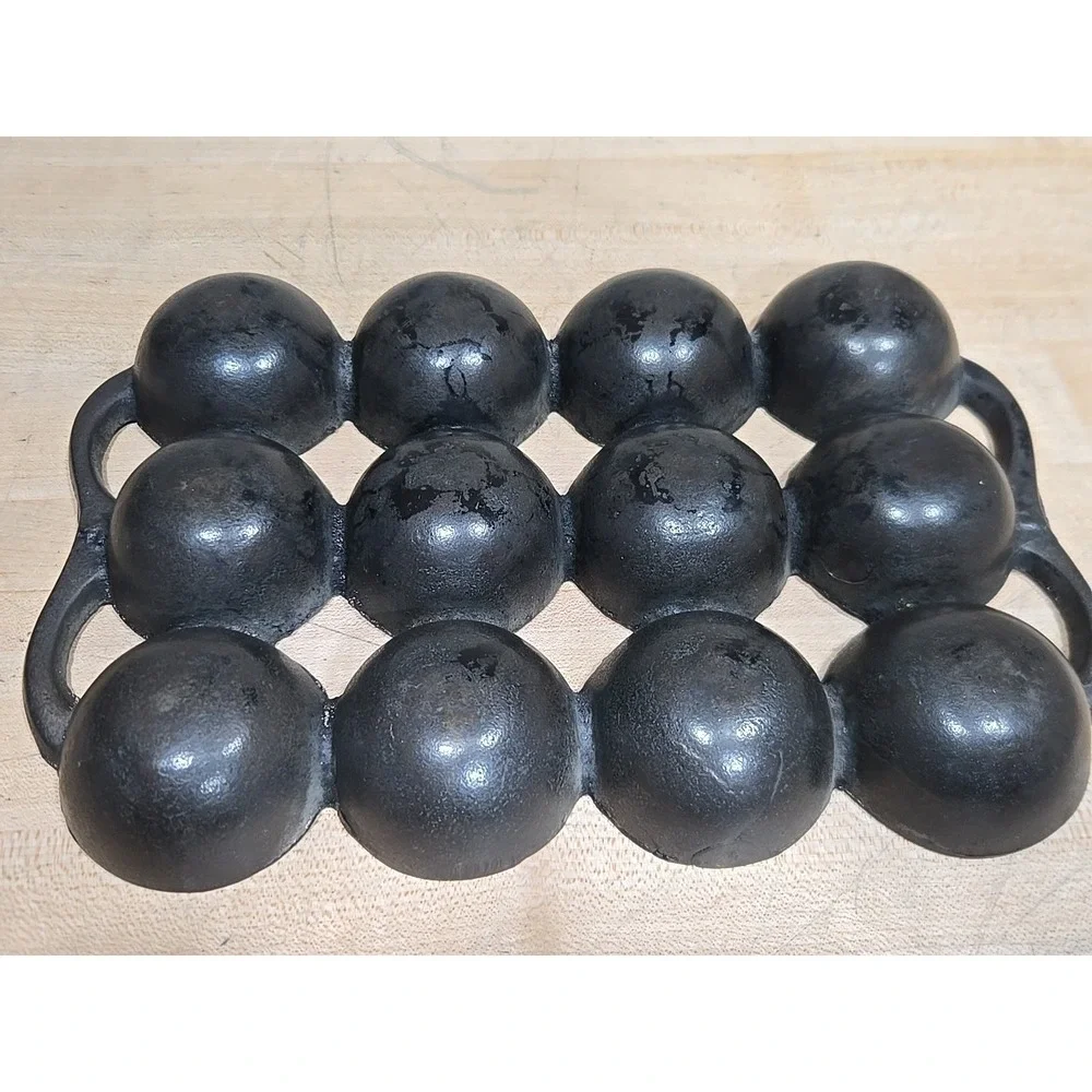 Vintage Early Pre Griswold ERIE No 9 Cast Iron Golf Ball Gem‎ Baking Pan